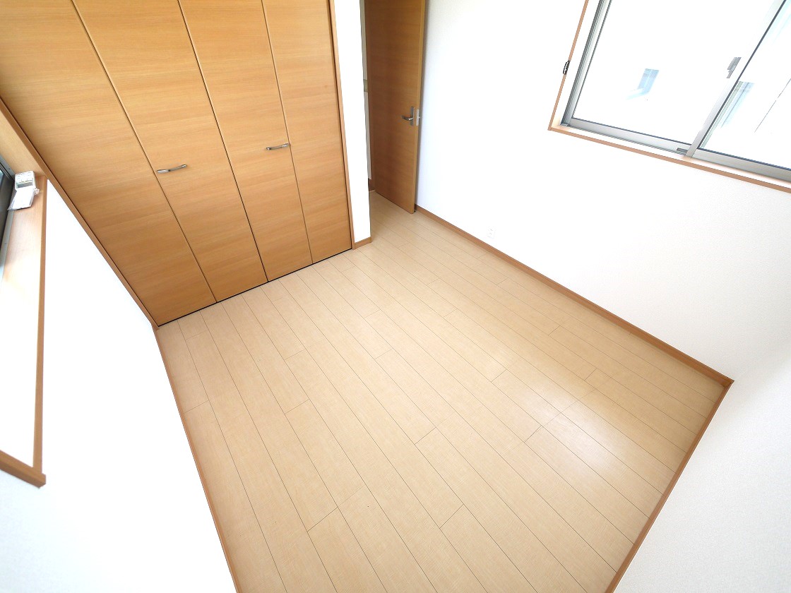 2F洋室5.5帖です