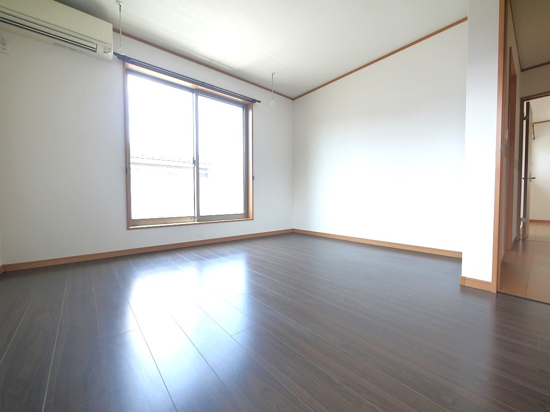 寛ぎの時間を紡ぎだす主寝室。大型ベッドを置いても余裕があります