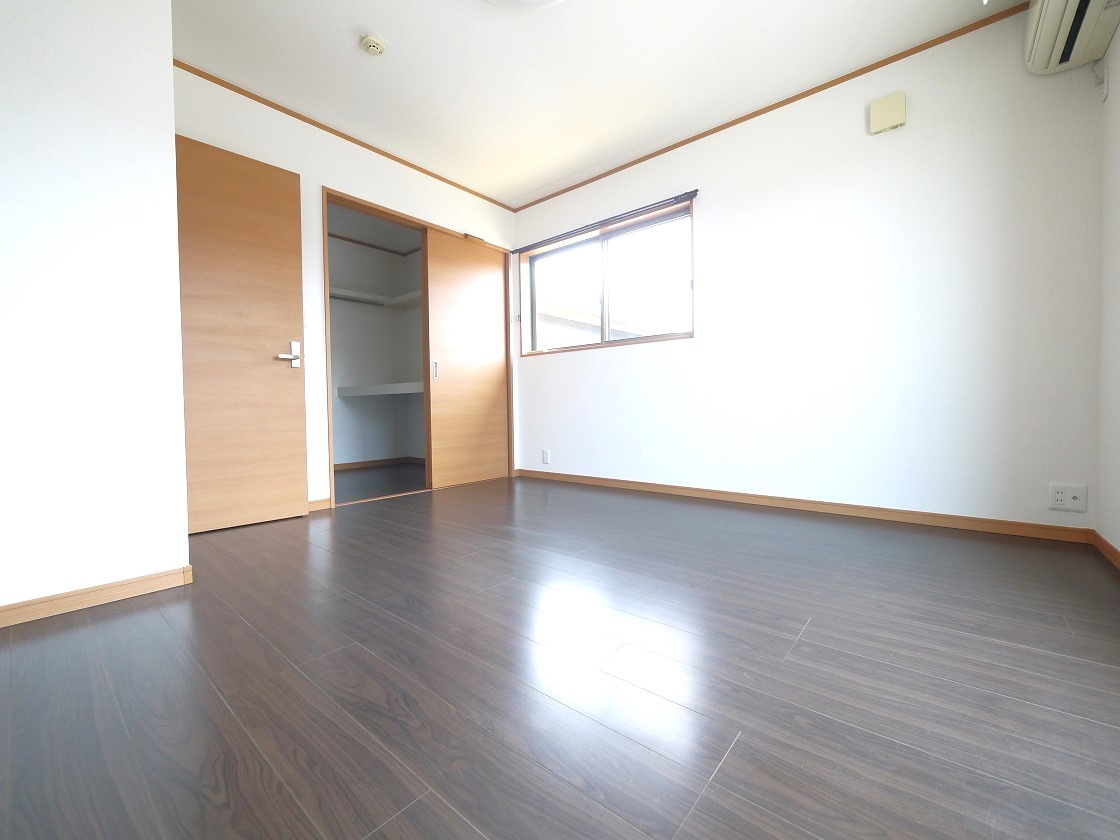 2F洋室7.5帖です
