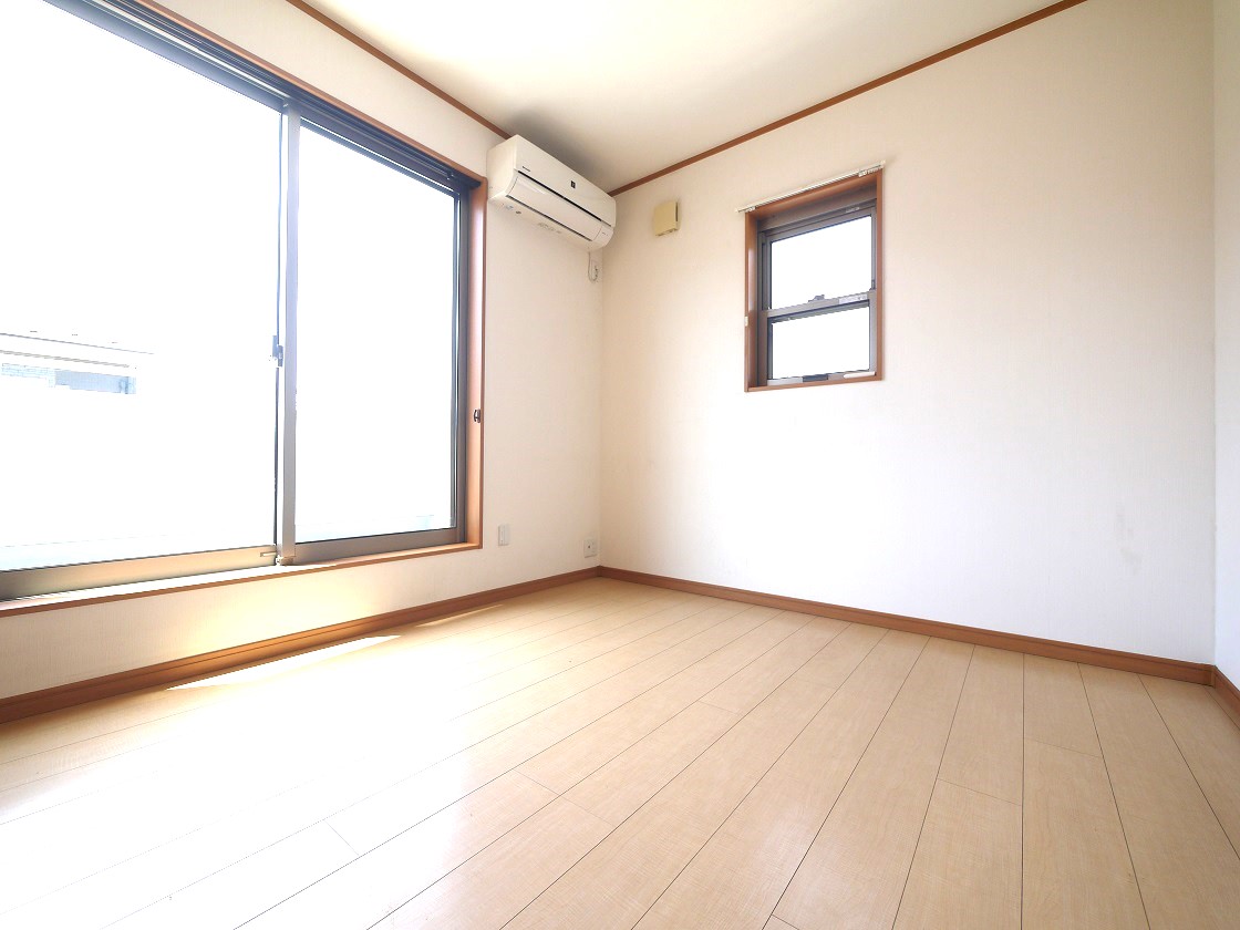 2F洋室5.5帖です