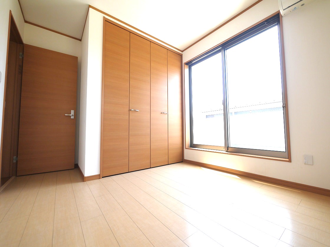 2F洋室5.5帖です