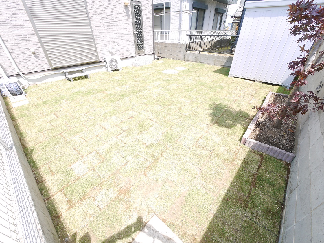 ゆとりの敷地ではガーデニングや家庭菜園が楽しめます