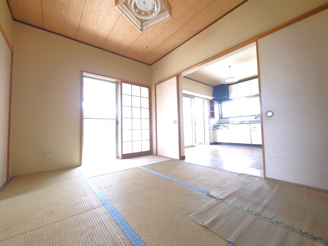ダイニング隣の和室6帖は、趣ある安らぎ空間です