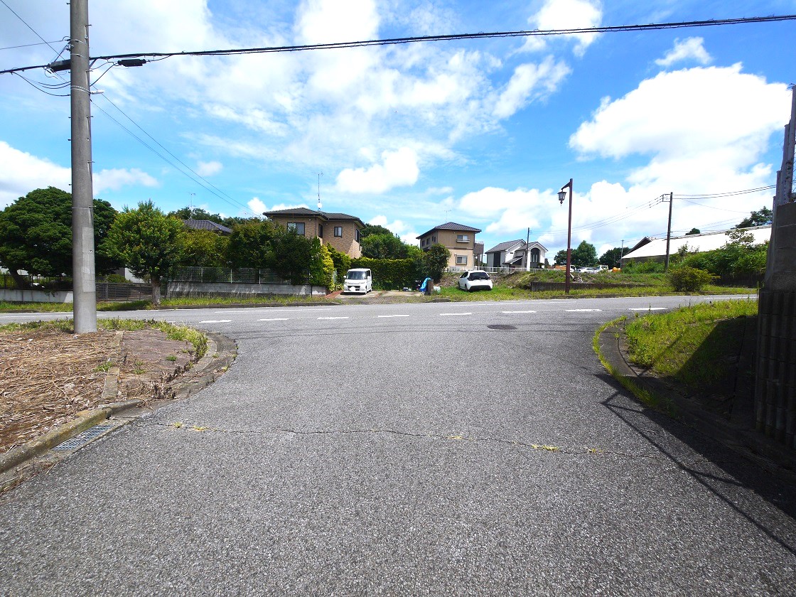 前面道路です(北側)