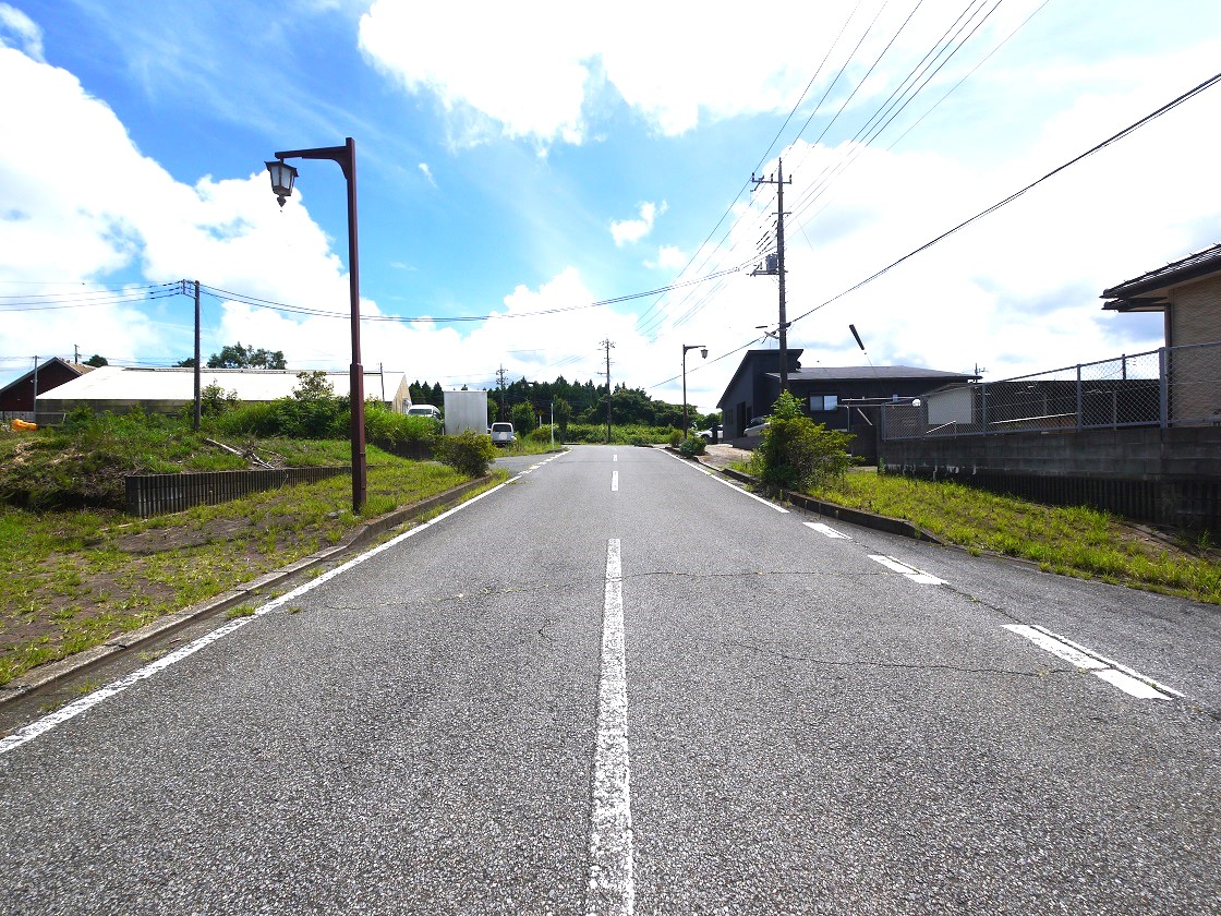 前面道路です(東側)