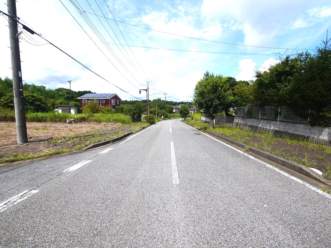 前面道路です(東側)