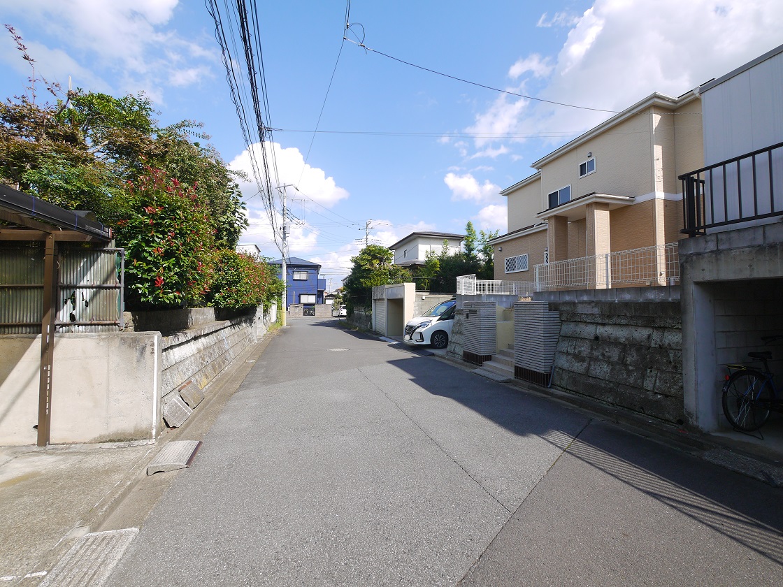 前面道路です
