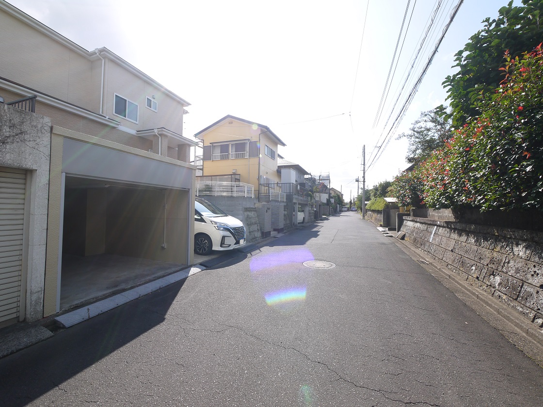 前面道路です