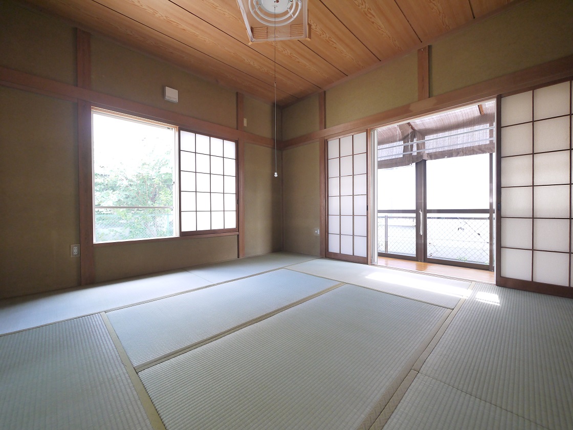 ゆとりある8帖の和室です