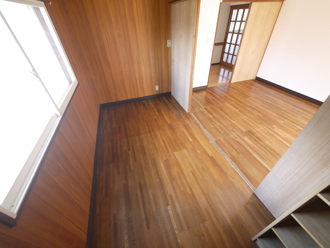 4帖もある納戸は広々した空間は日常のものから趣味の道具まで様々なものを収納してくれます。