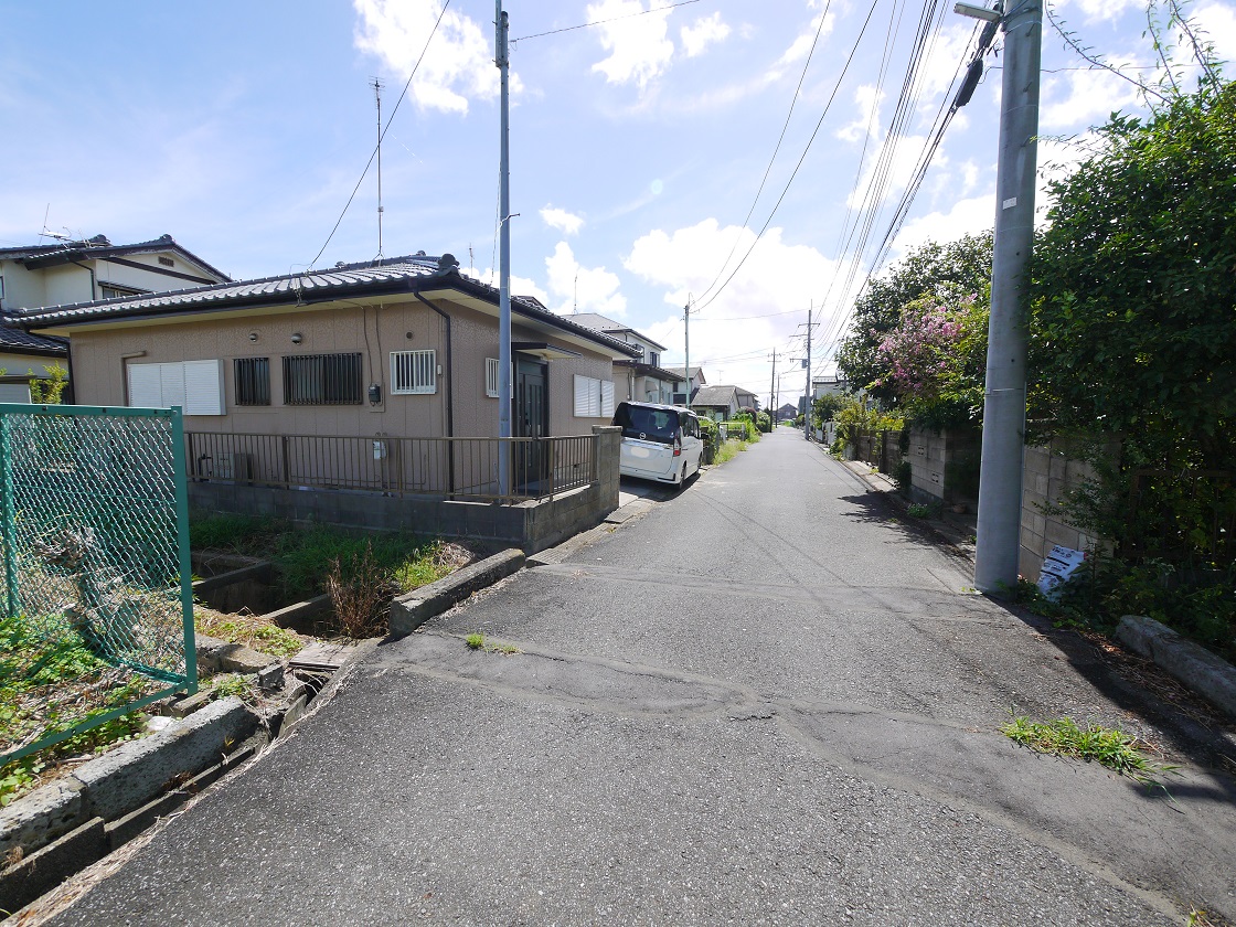 前面道路です