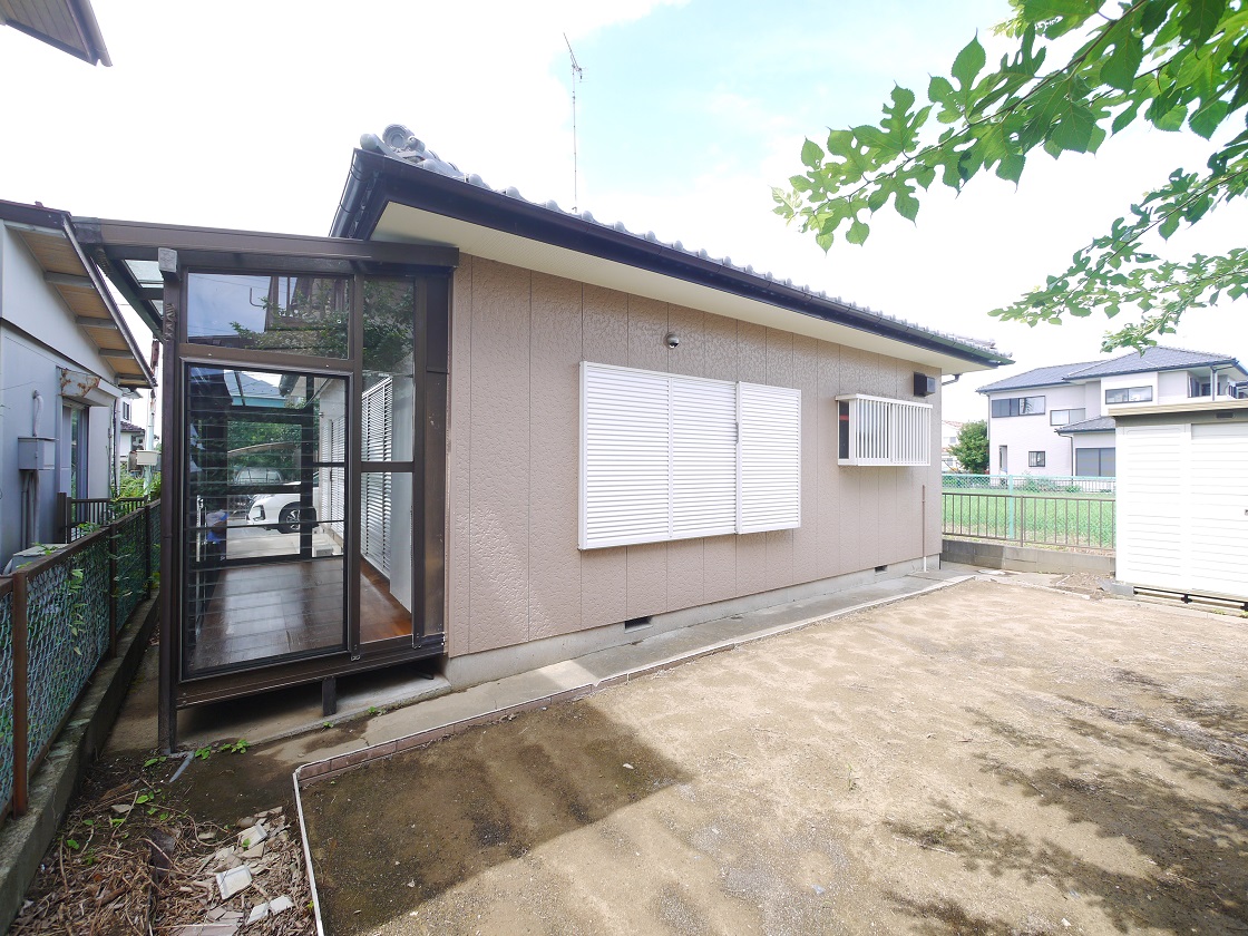 温かな陽射しがこぼれ風が通り抜ける住まい