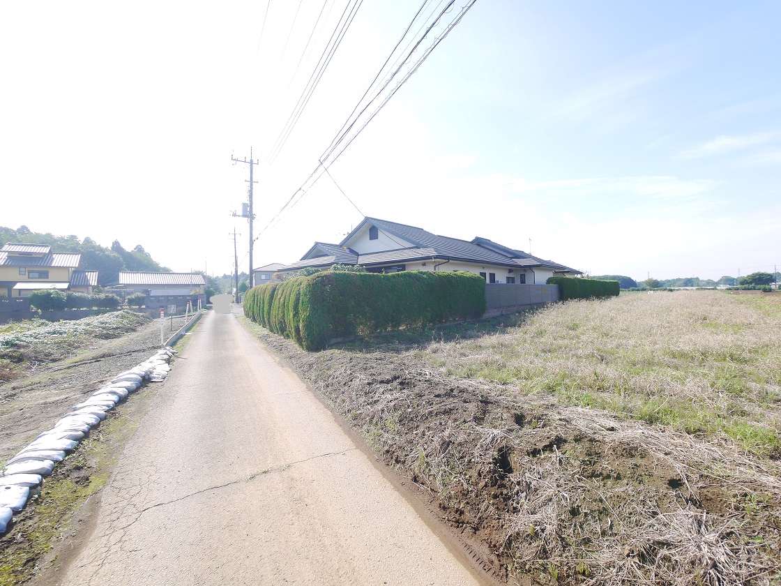 前面道路です(東側)