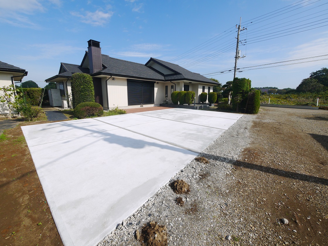 開放感と採光、シンプルでいながら上質な空間を創出する平屋住宅です