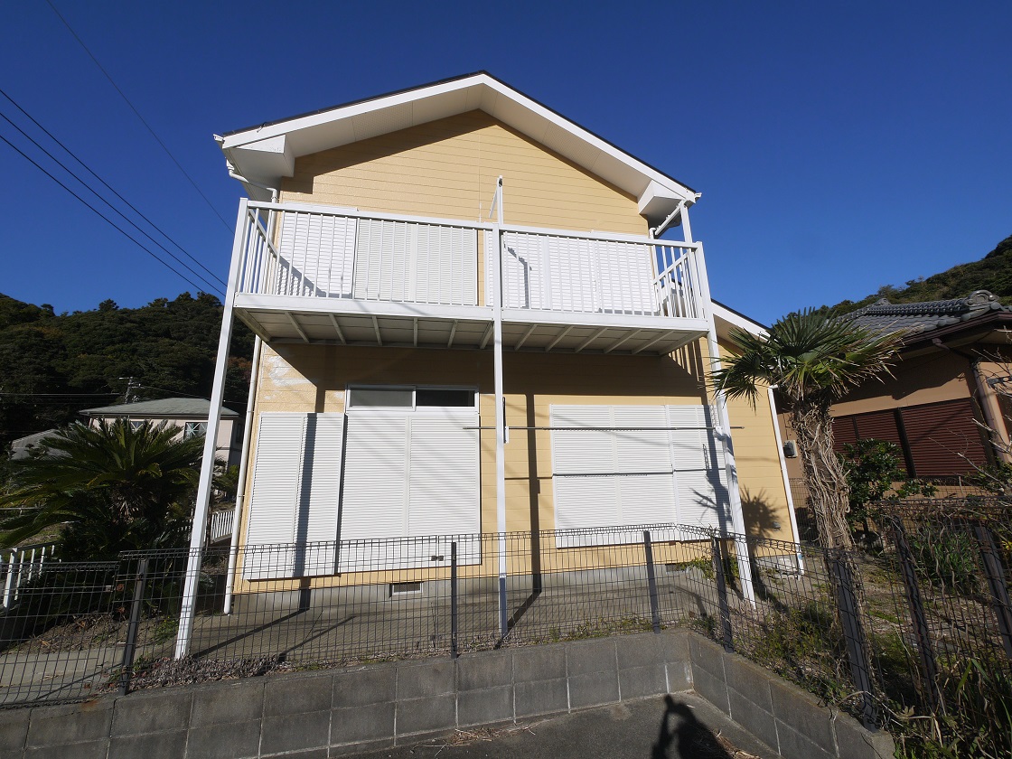 温かな陽射しがこぼれ風が通り抜ける住まい