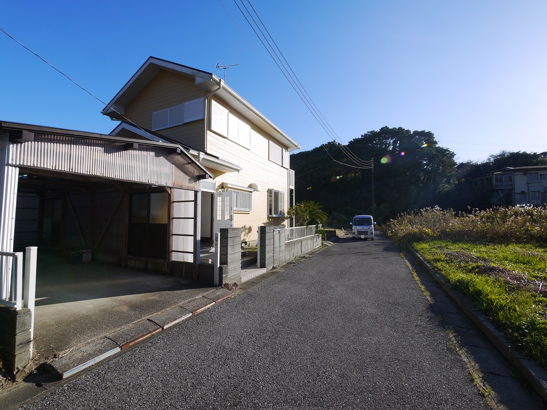 前面道路です