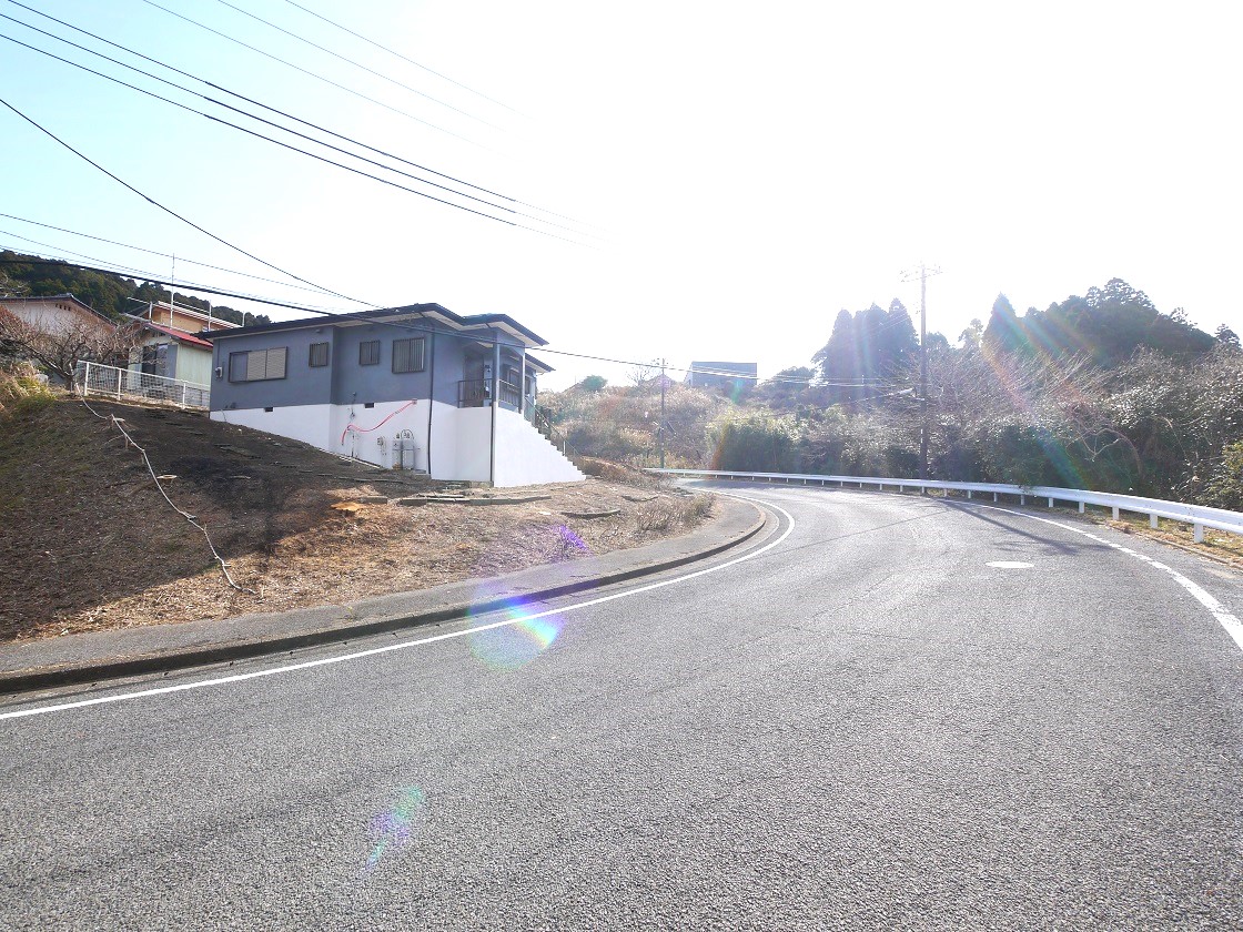 前面道路です
