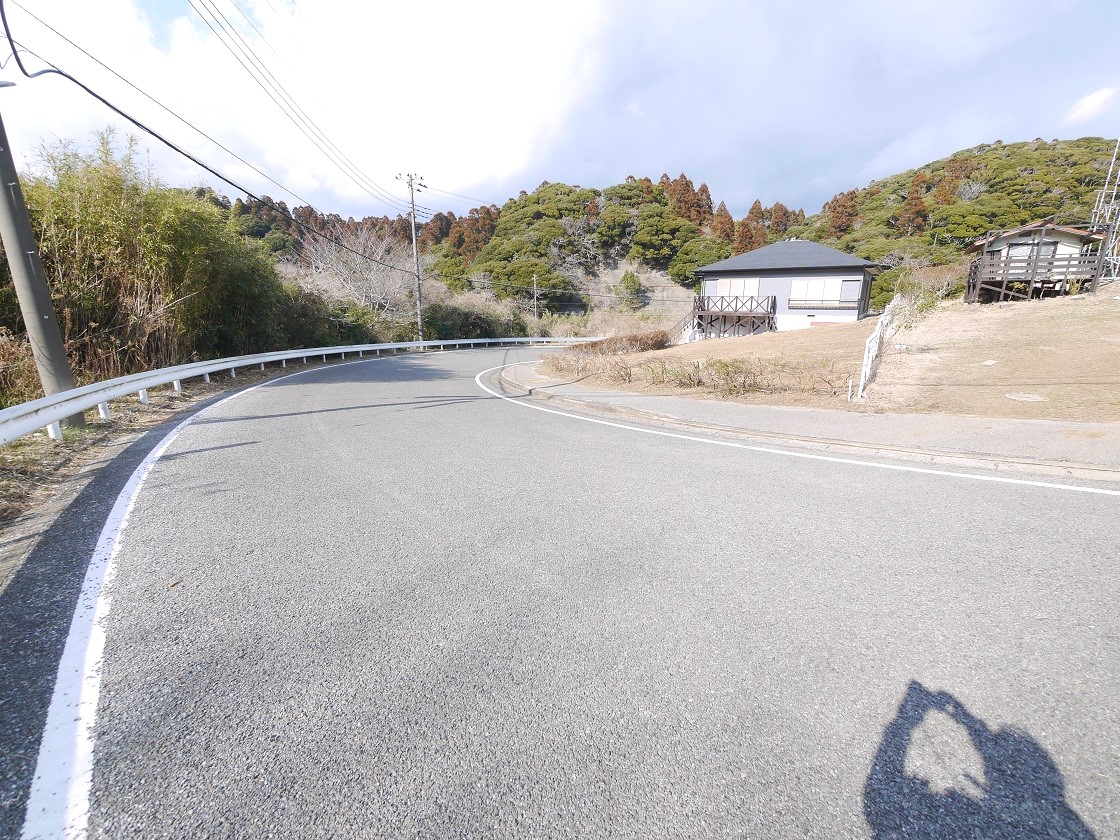 前面道路です