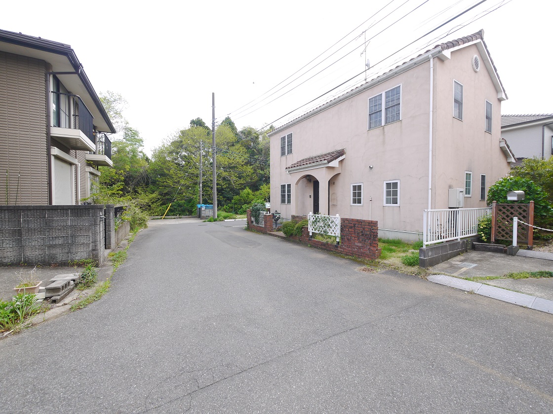 前面道路です