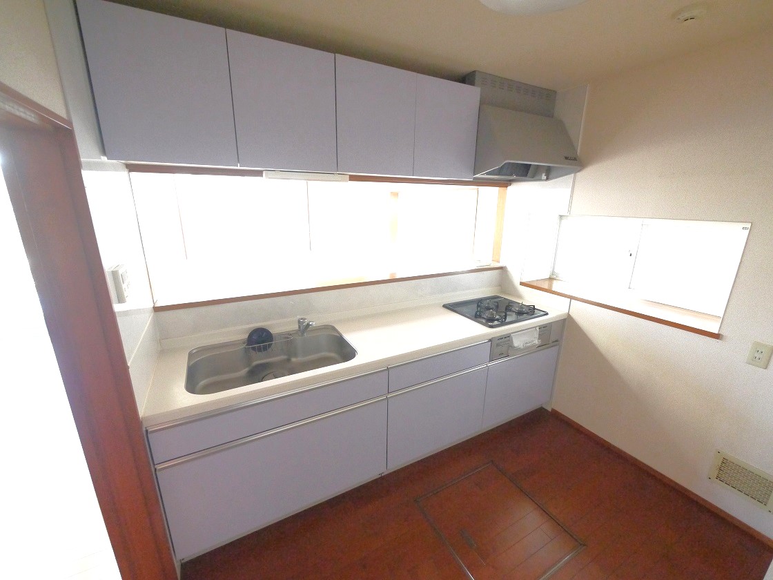 料理をしながらでもご家族と会話を楽しめる対面キッチンです