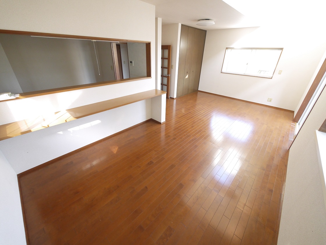 広々リビングは自然とご家族が集まる空間です