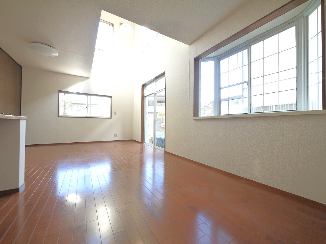 ご家族の会話がはずむ、開放的なLDKです