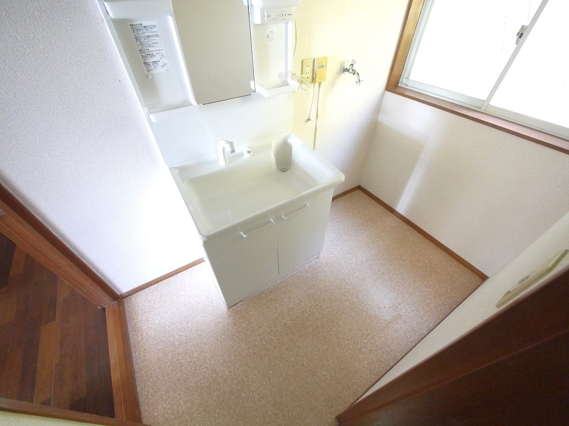 ゆとりの洗面スペースで朝の身支度もスムーズに