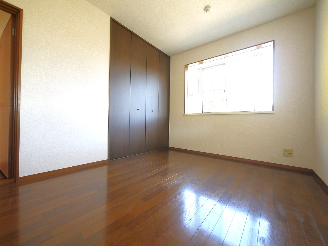 2F洋室6帖です