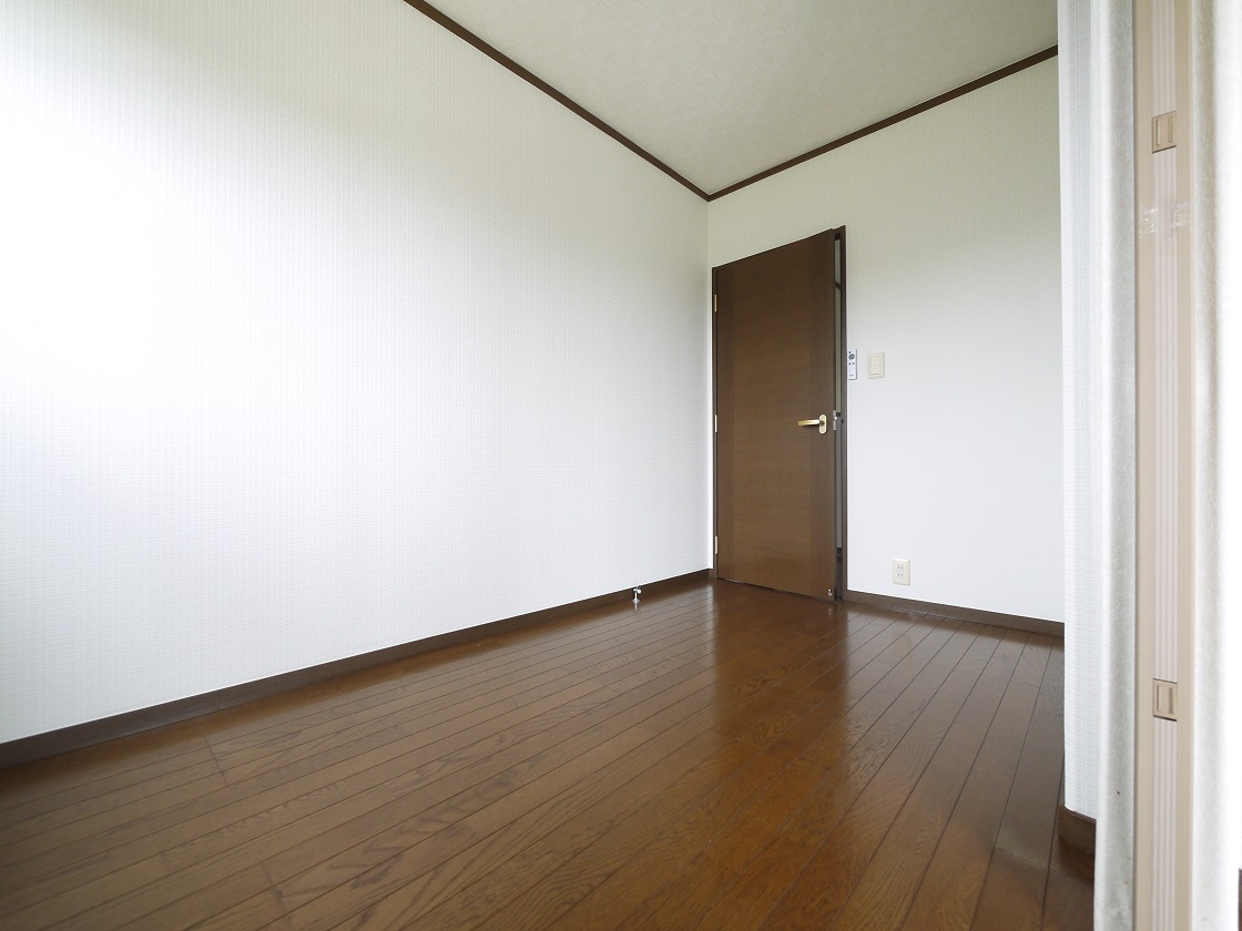 寝室には収納力豊富なウォークインクローゼットを設置 洋服や小物類など、目的に応じてすっきり美しい収納を実現します