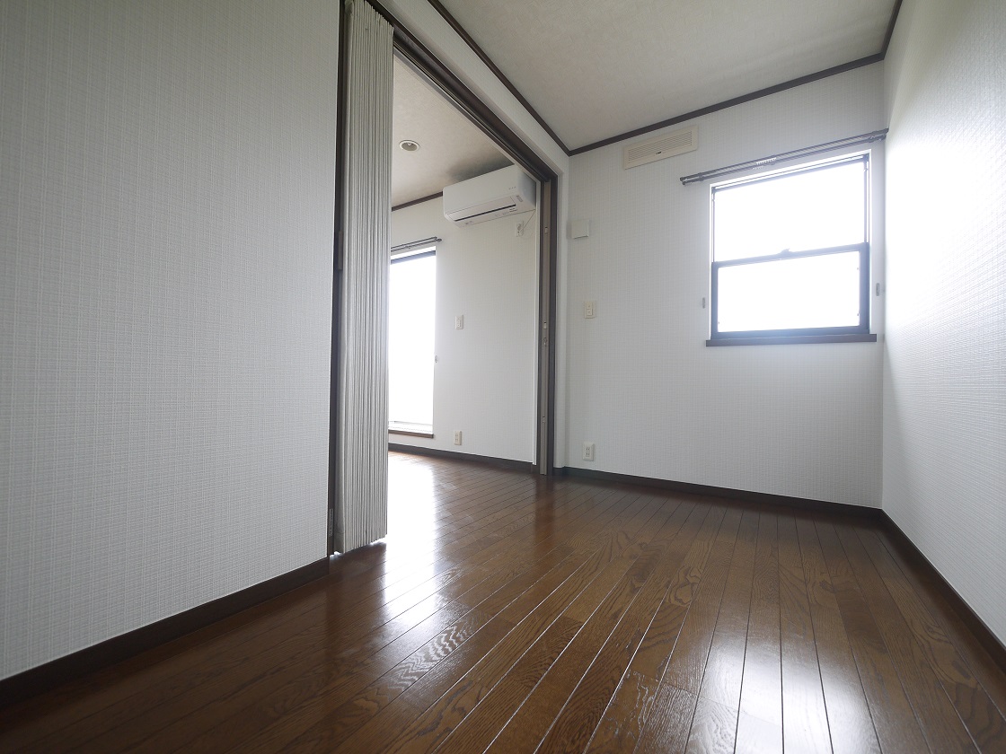 書斎スペースや趣味の空間、リラックスのための場所として、くつろぎと癒しの時間を楽しんでください