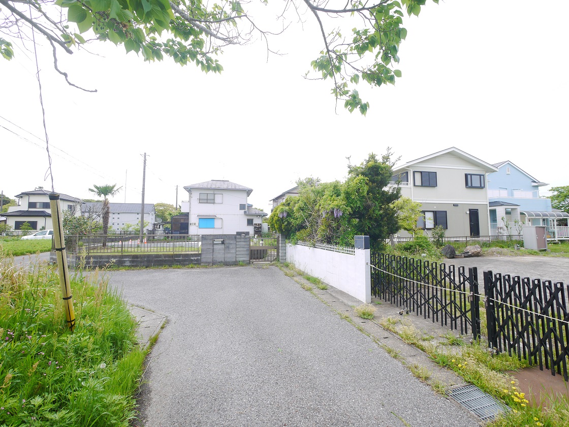 前面道路です(東側)