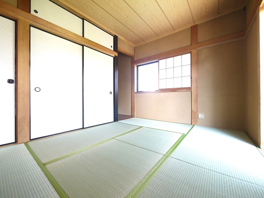 採光の良い和室6帖はのんびりと寛げる空間です