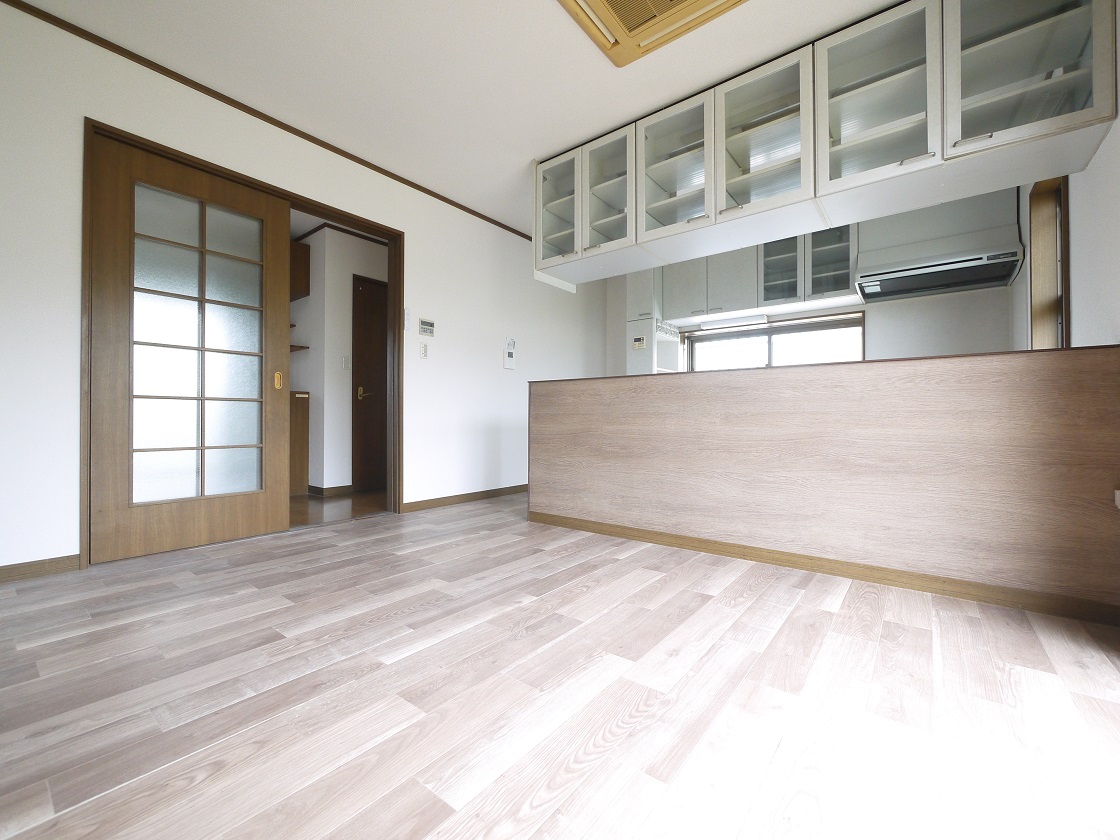明るい陽差しが降り注ぐリビング ゆとりあふれる室内空間が心地よい暮らしを実現