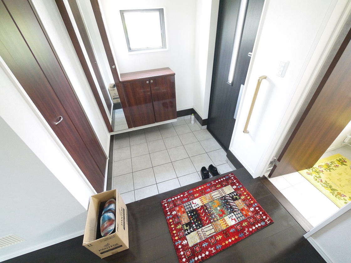 いつも気持ち良くご家族を迎えられる玄関収納付です