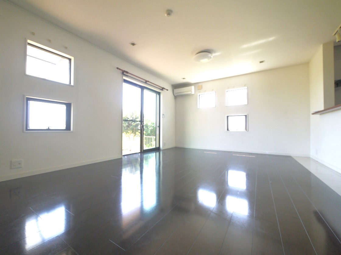 広々リビングは自然とご家族が集まる空間です