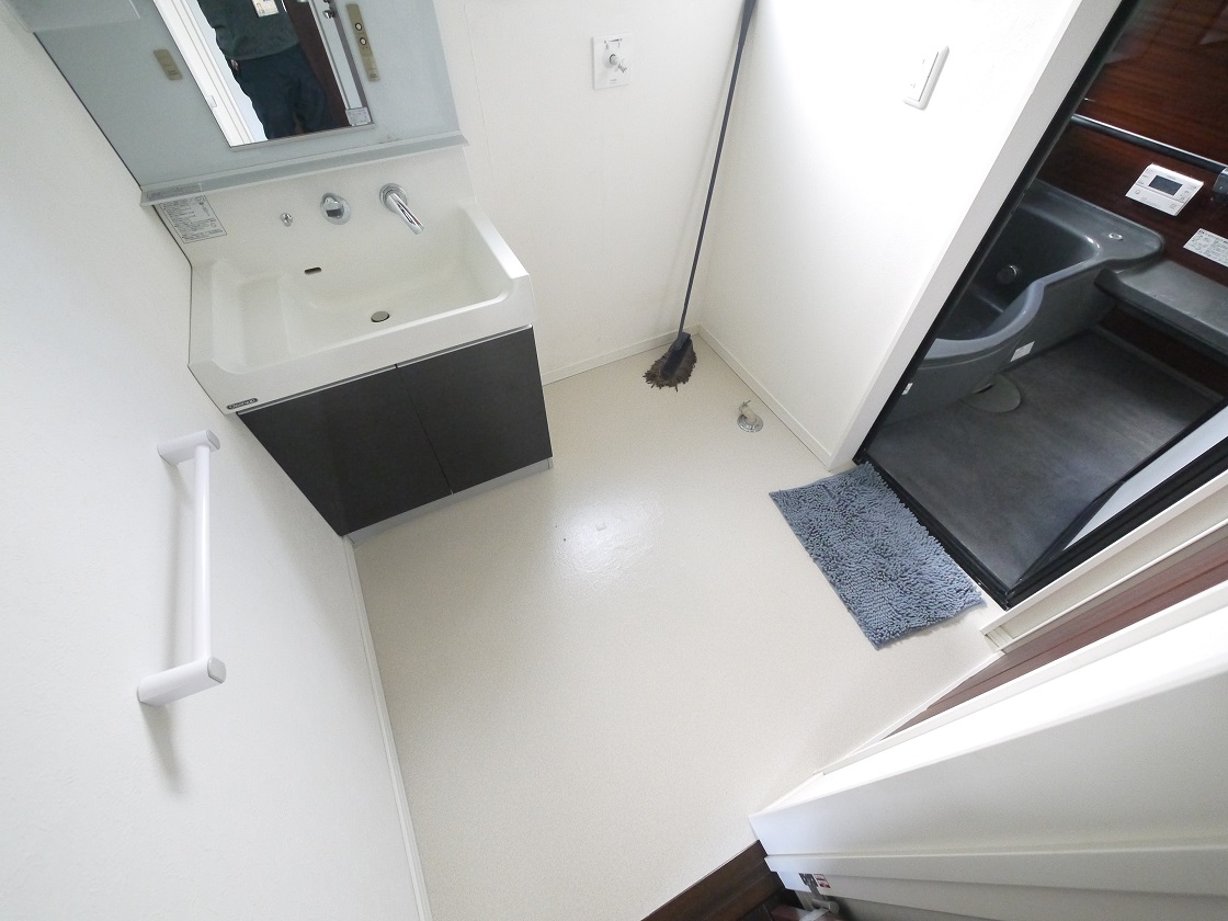 ゆとりの洗面スペースで朝の身支度もスムーズに