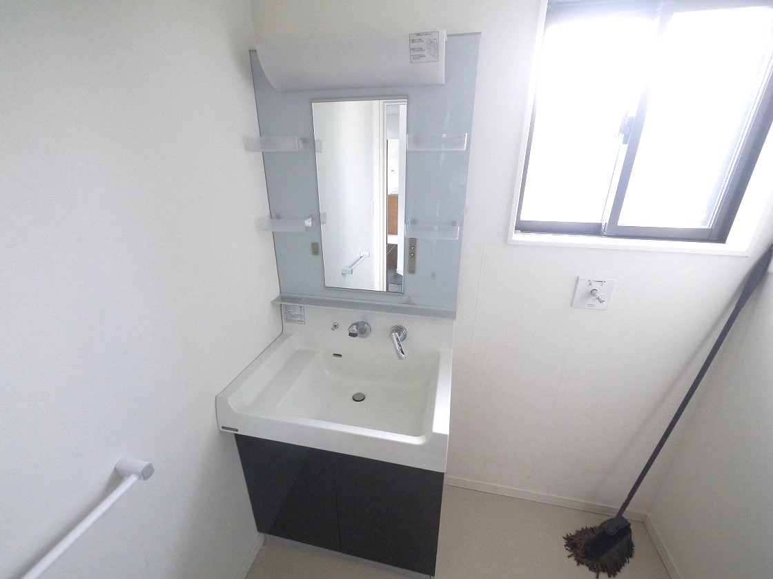 暮らしを快適に変えるシャワー付洗面台です