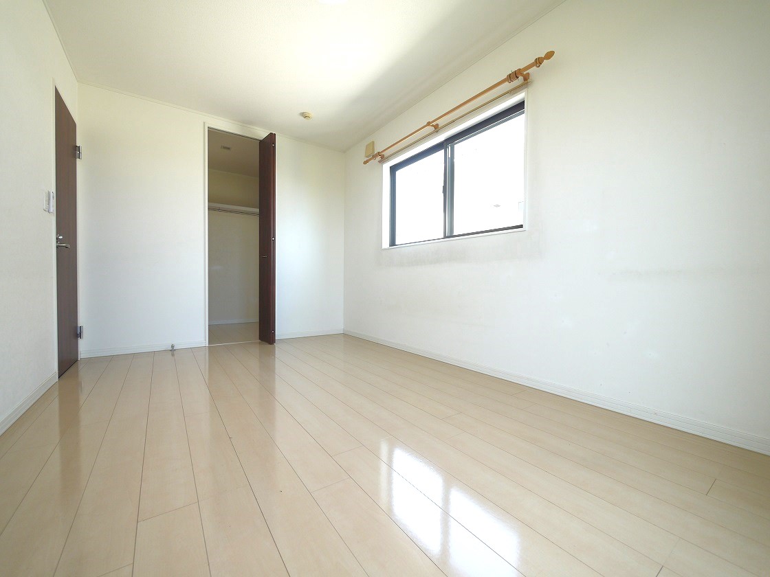 2F洋室7.5帖です