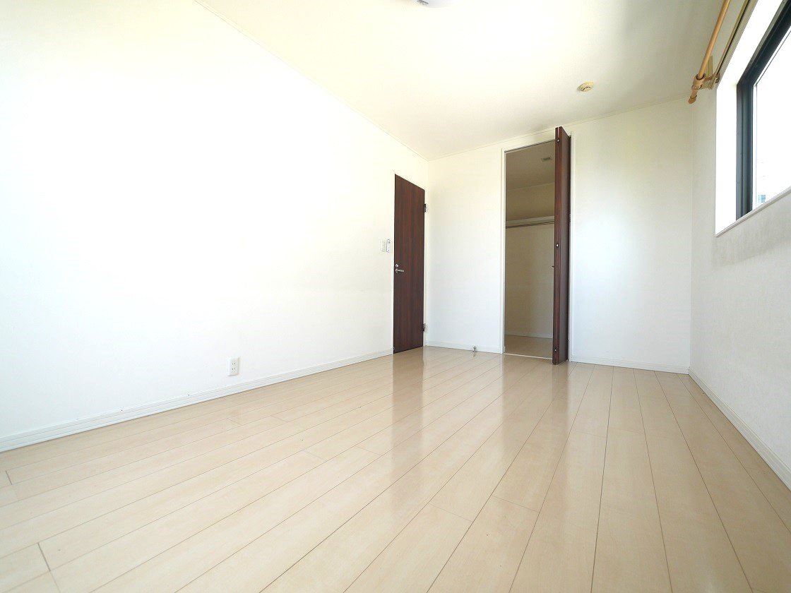 2F洋室7.5帖です