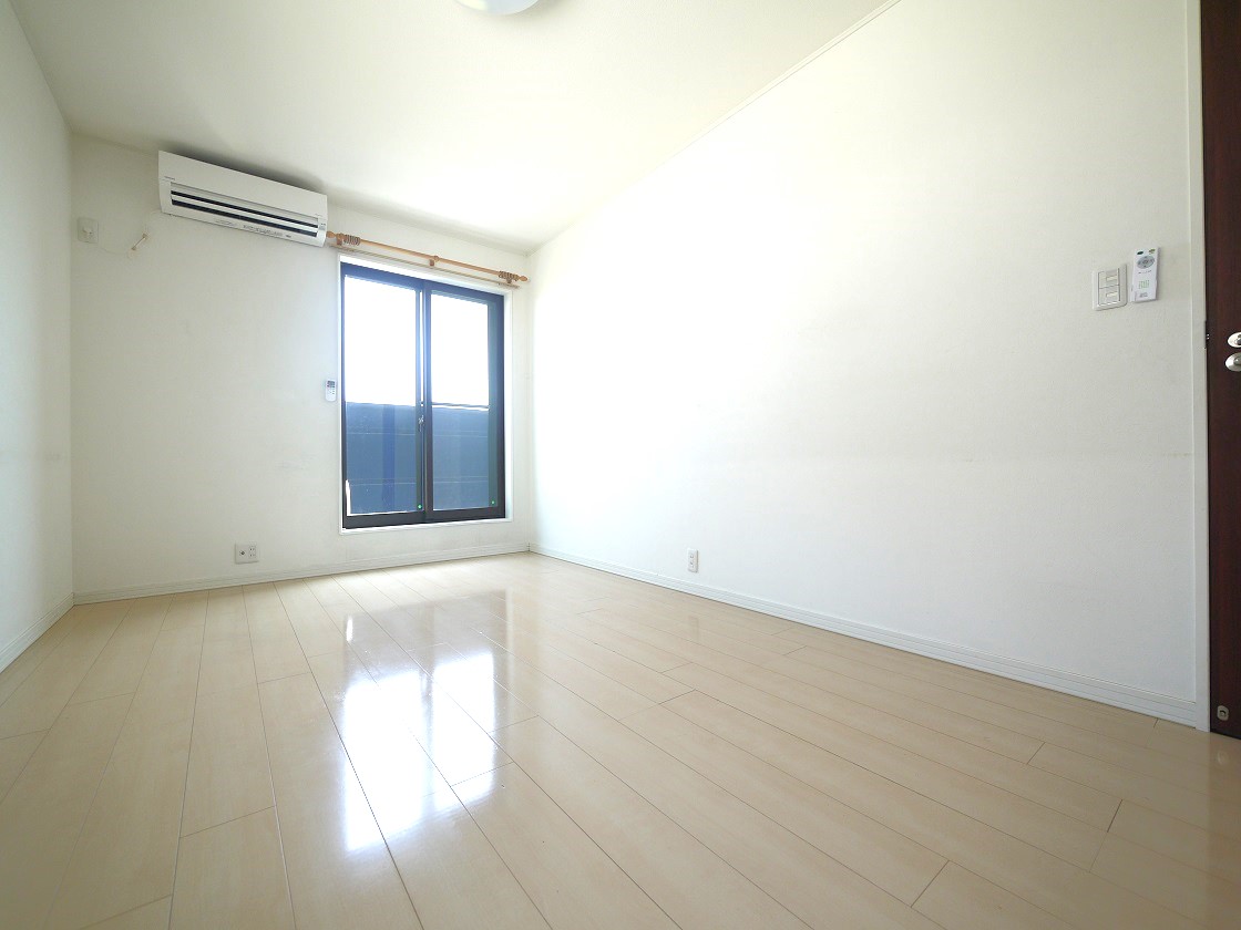 2F洋室7.5帖です