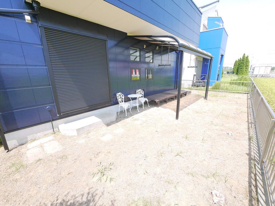 ゆとりの敷地で休日にはガーデニングやバーベキューも楽しめます