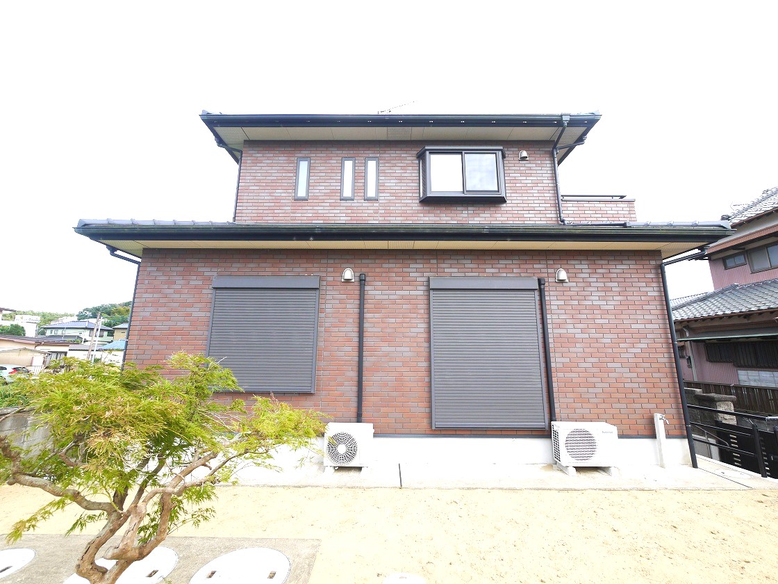 温かな陽射しがこぼれ風が通り抜ける住まい