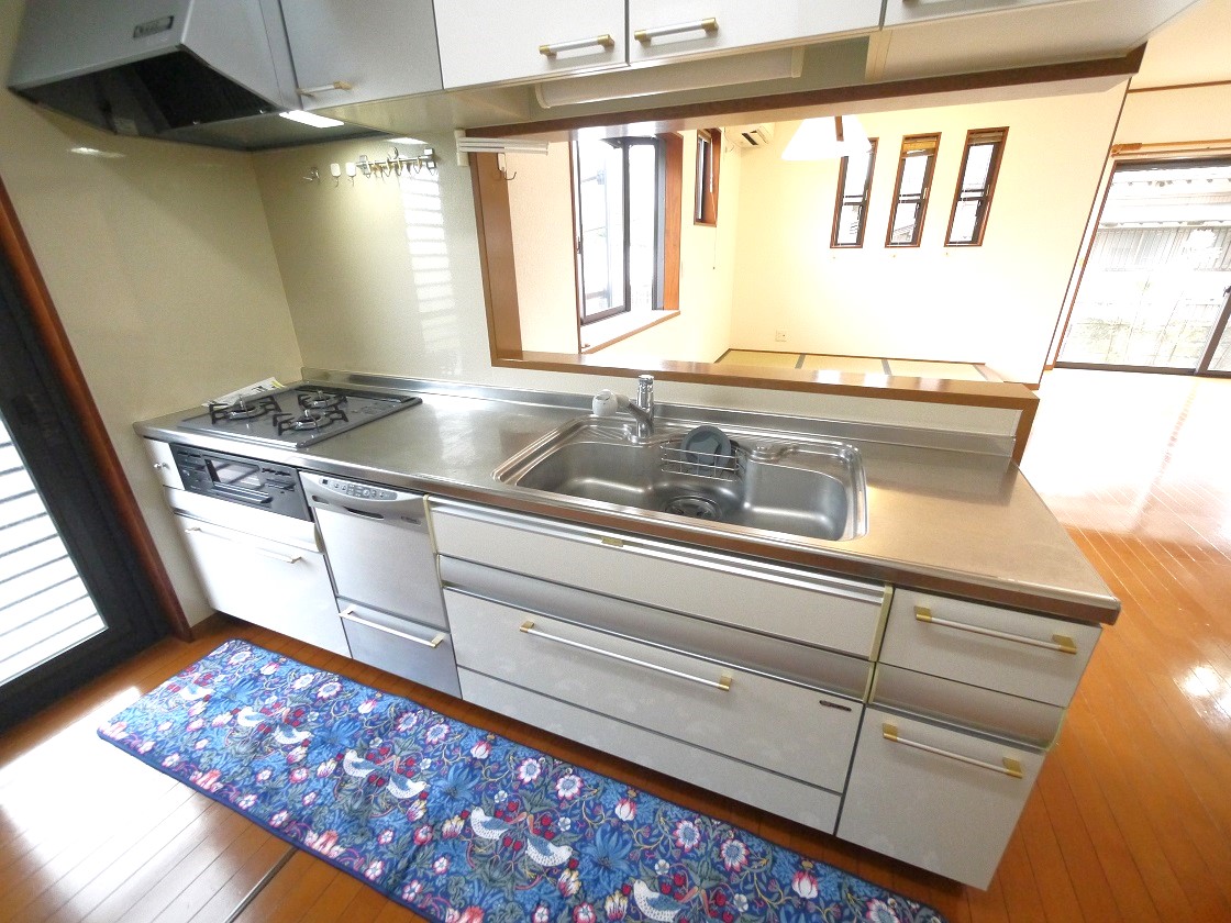 お料理好きのママにはうれしいゆったりとしたキッチンです