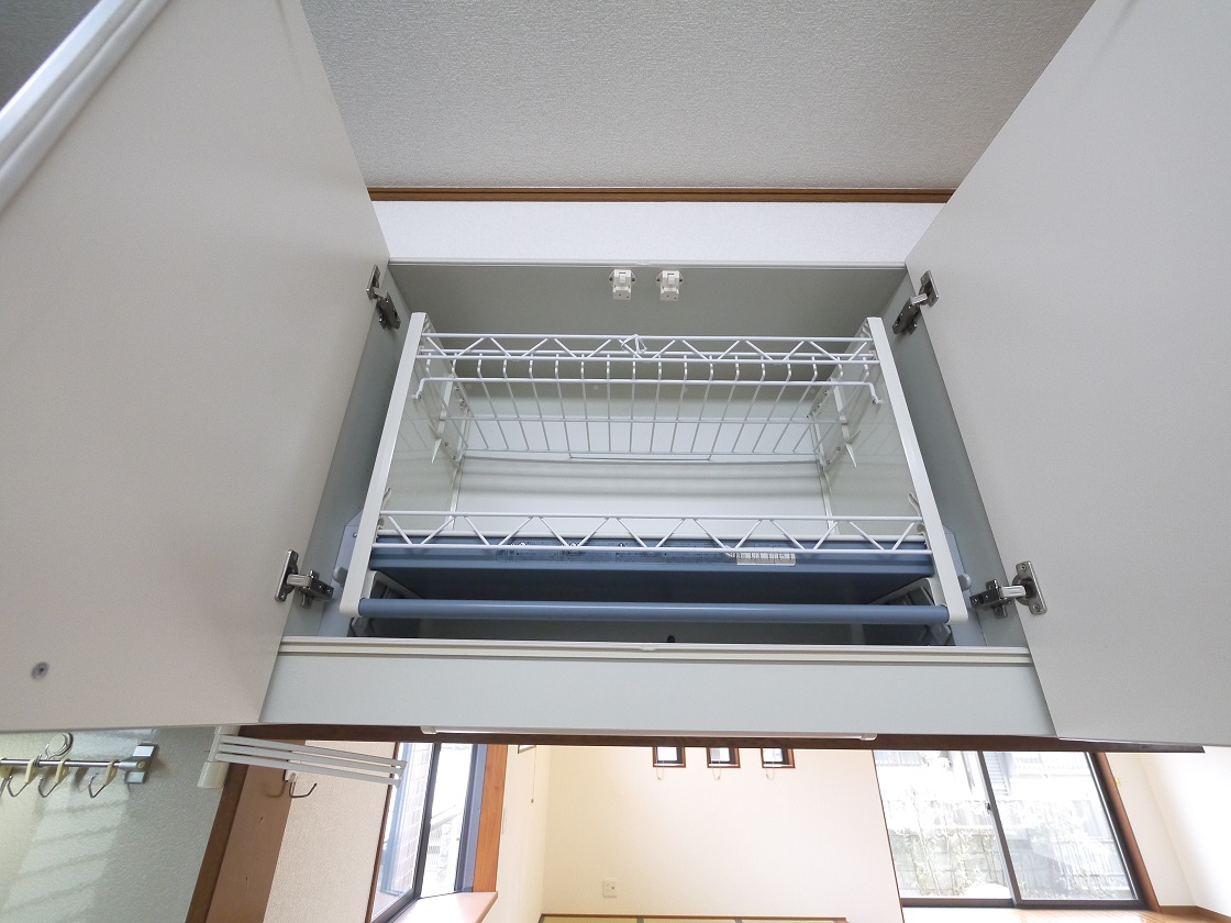 とても便利なエレべスイング(昇降式収納)付です