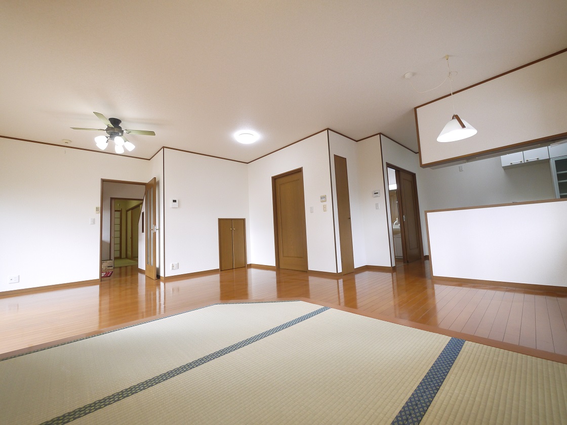 家族団らんの時間も増えそうなくつろぎのリビングです