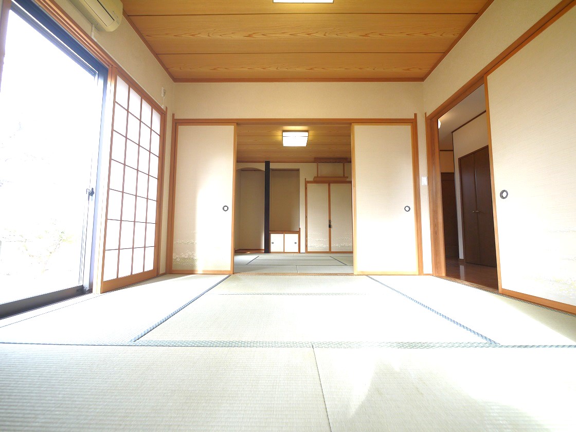 採光の良い和室はのんびりと寛げる空間 1F和室6帖