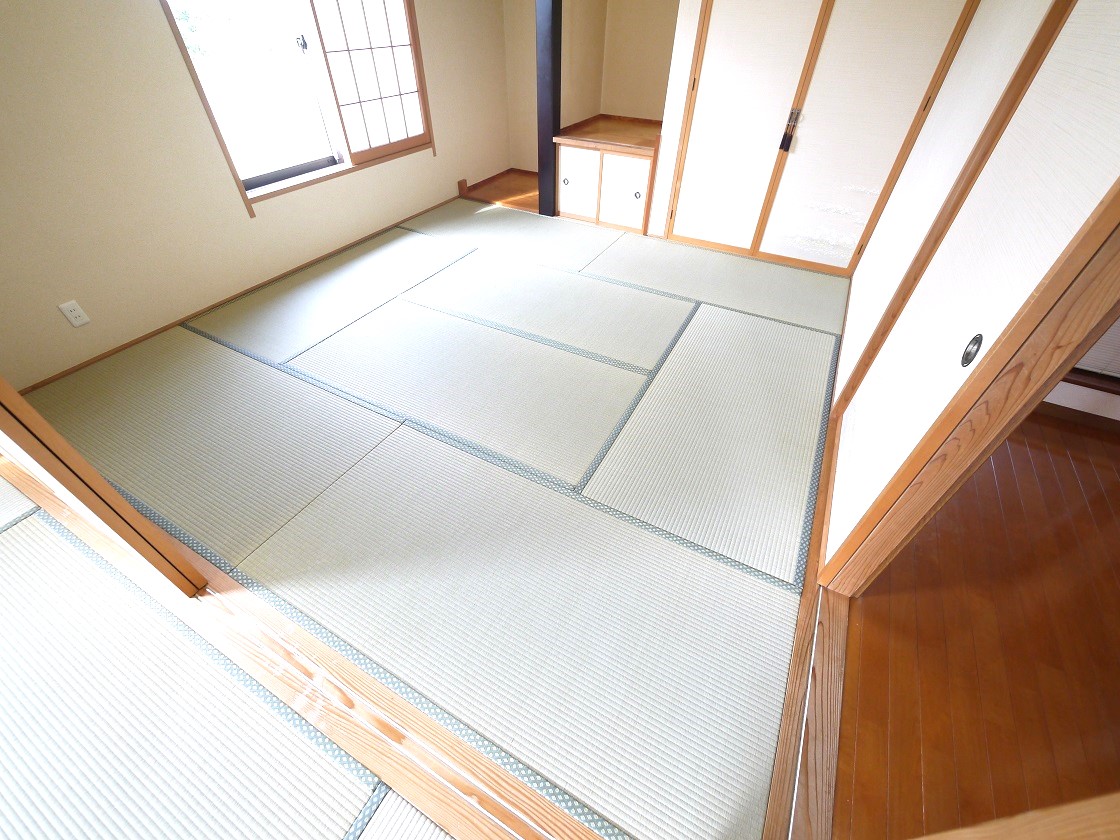 ゆとりある8帖の和室です