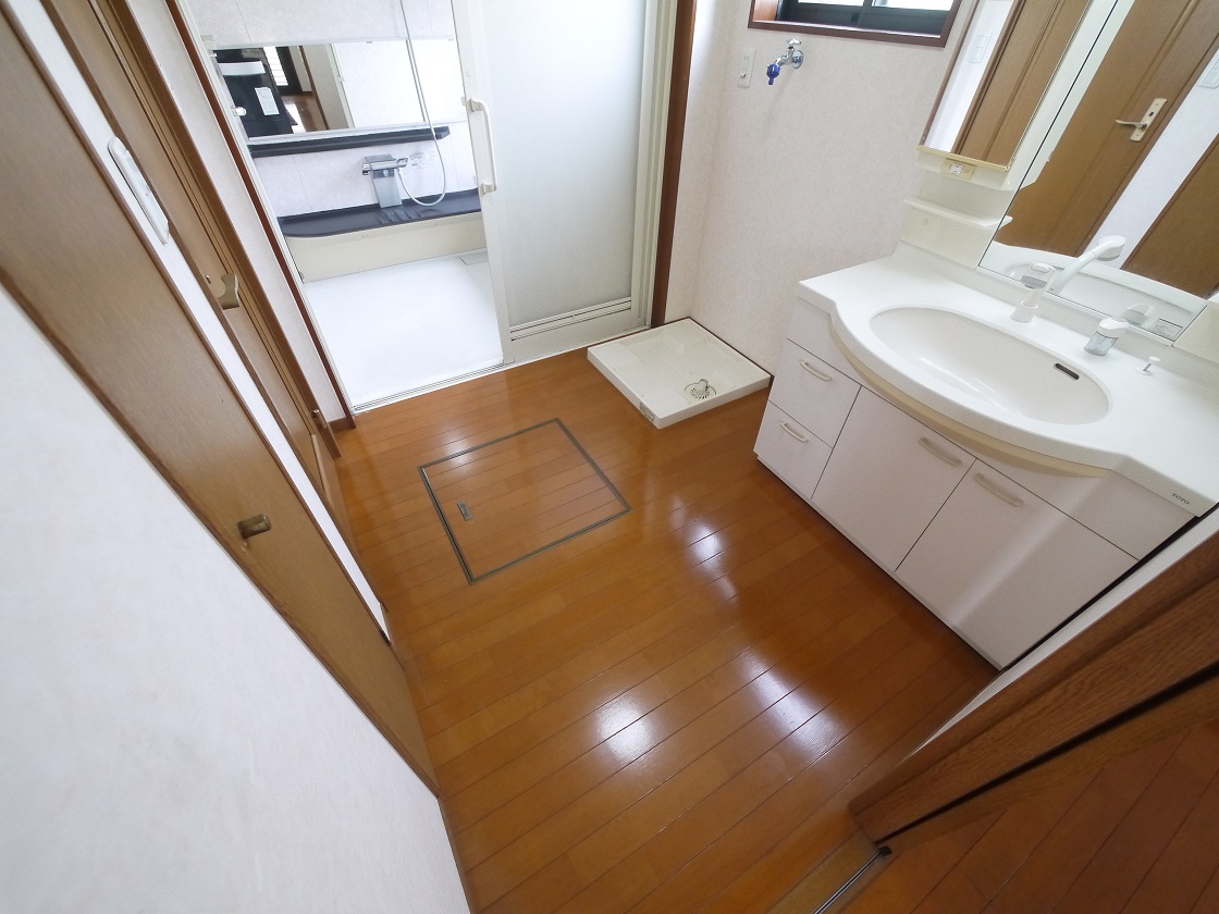 ゆとりの洗面スペースで朝の身支度もスムーズに