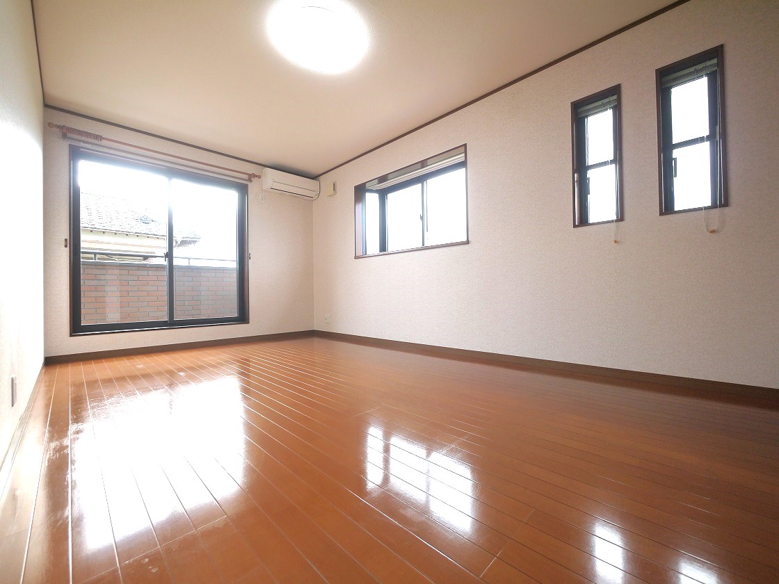 ご夫婦お二人のプライベートシーンを演出する、やすらぎとくつろぎの空間 2F洋室9.7帖です