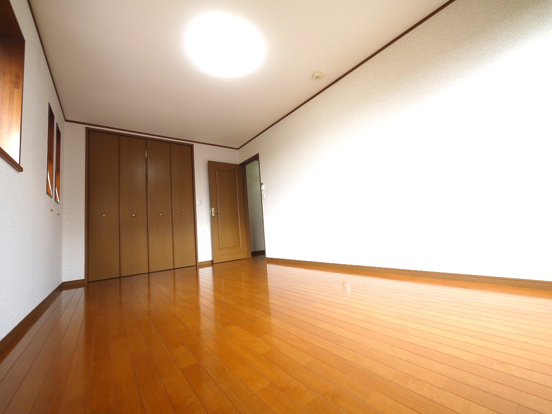 2F洋室9.7帖です